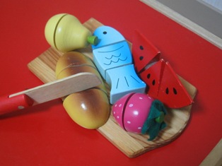 木製おもちゃ　まな板と包丁があれば